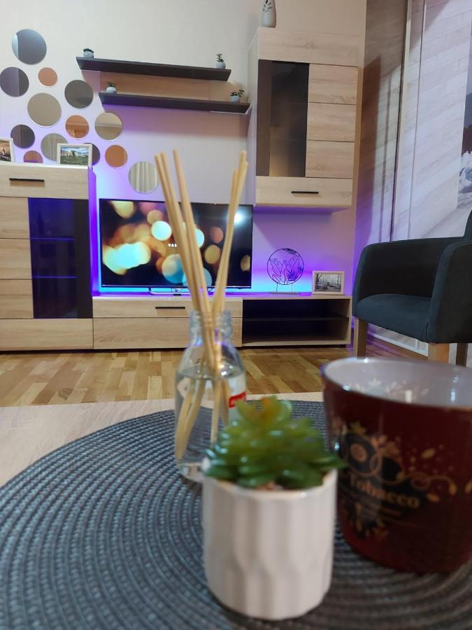 Apartman Espresso Sa Parkingom Sremska Mitrovica Exterior foto