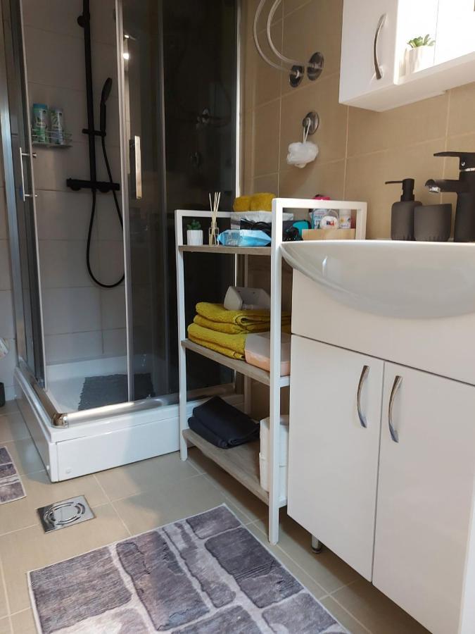Apartman Espresso Sa Parkingom Sremska Mitrovica Exterior foto