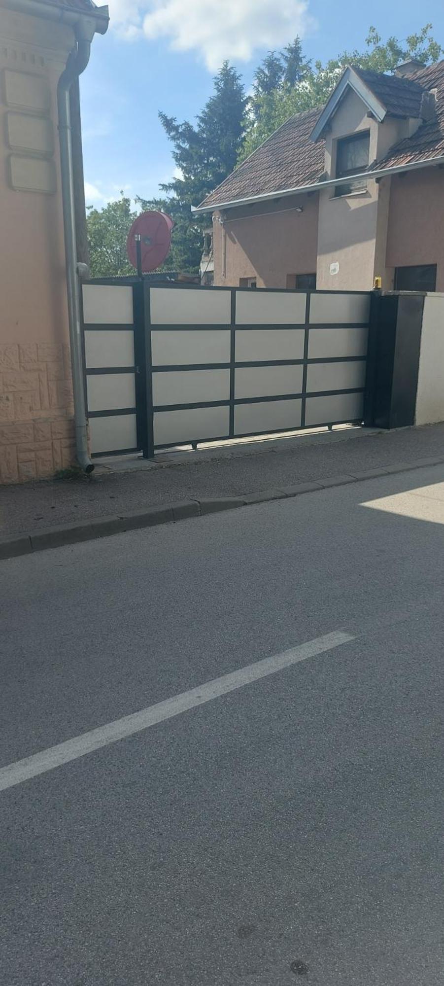 Apartman Espresso Sa Parkingom Sremska Mitrovica Exterior foto